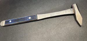 Mustad Grand Moon Punch / Stamp (Weld) mit Stahlgriff