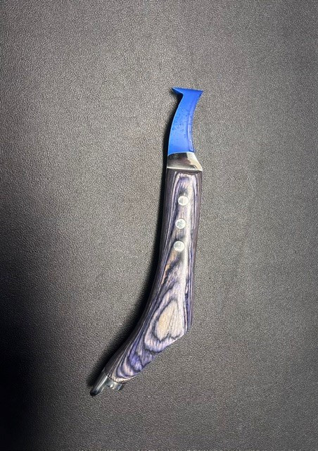 Steven Beanie Purple Loop Knife mit Hufreiniger