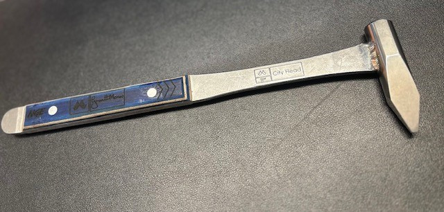 Mustad Grand Moon Punch / Stamp (Weld) mit Stahlgriff